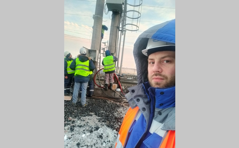 На монтаже системы видеоаналитики. Одна из площадок Новолипецкого металлургического комбината, 2024